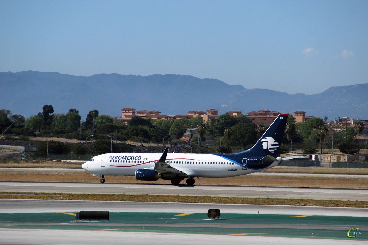 Лос-Анджелес. Самолет Boeing 737 (N342AM) авиакомпании Aeromexico