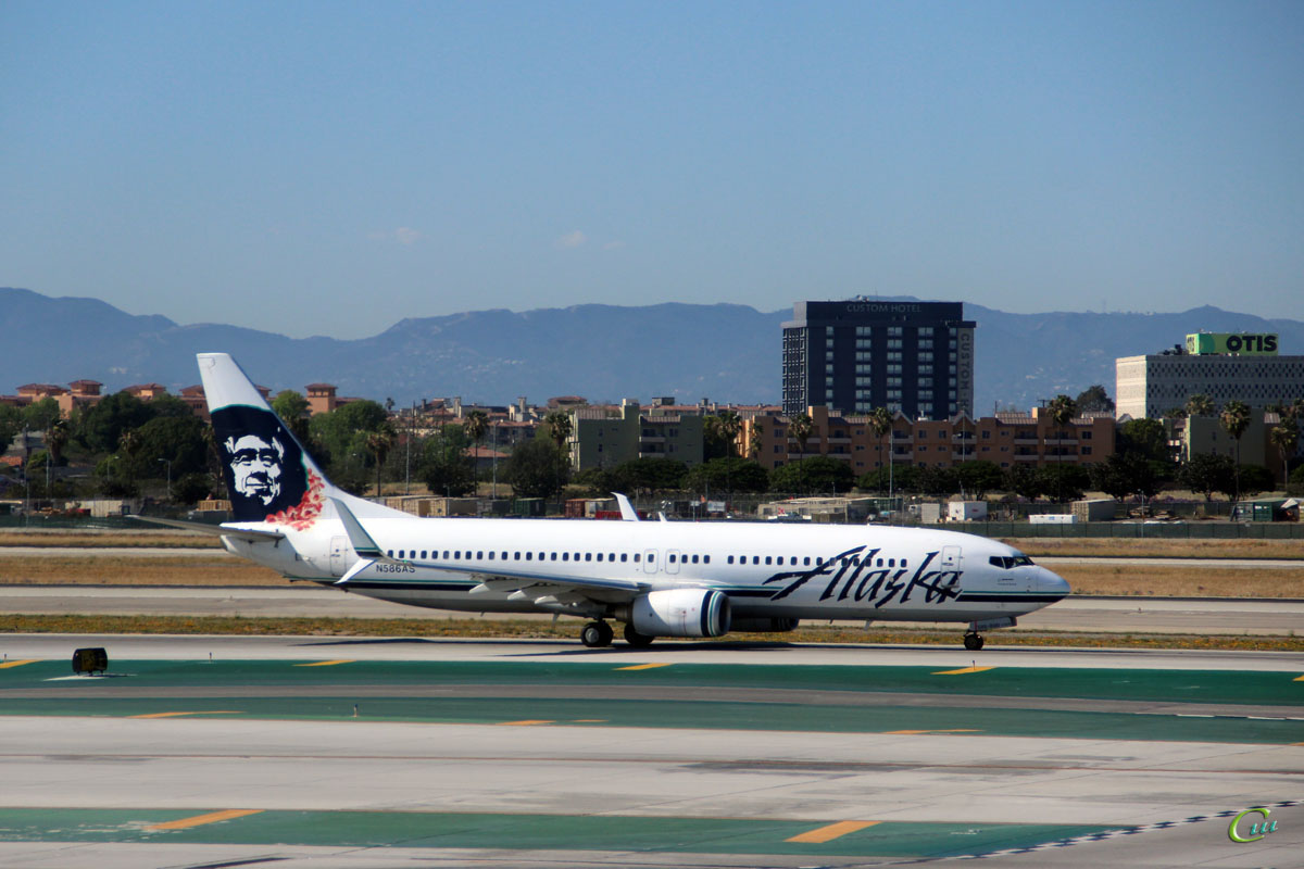 Лос-Анджелес. Самолет Boeing 737 (N586AS) авиакомпании Alaska Airlines