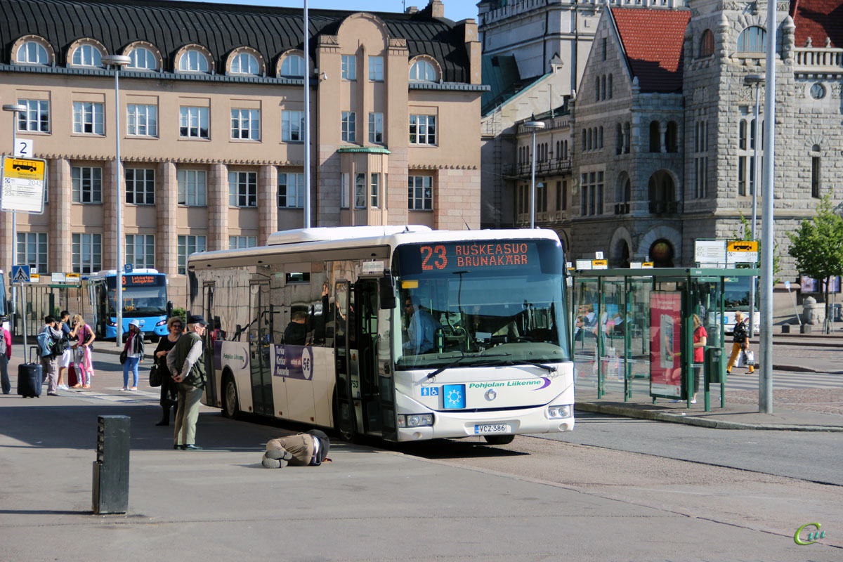 Автобусы в хельсинки. Автобусный вокзал Хельсинки. Хельсинки вокзал Кампи. Общественный транспорт Хельсинки 2022. Автобусы в Финляндии.