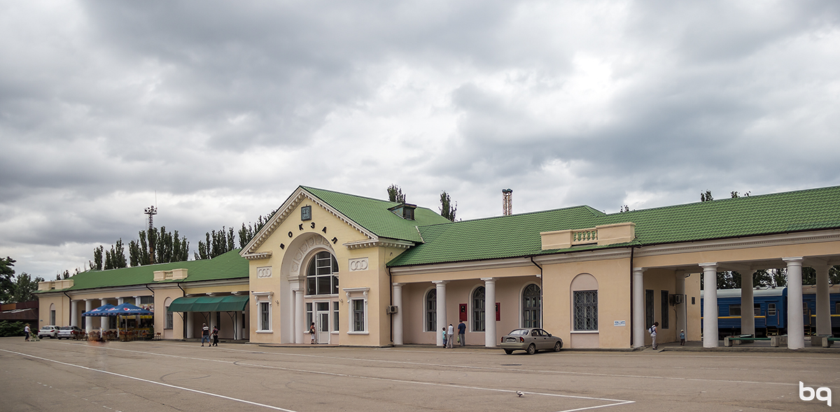 Феодосия. Железнодорожный вокзал с проспекта Айвазовского