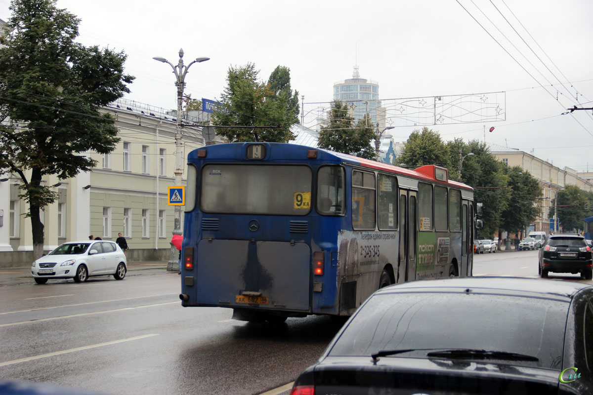 Автобус 9ка воронеж. Автобус Mercedes o305 Воронеж 2006. 9ка Воронеж маршрут. Воронеж автобус Мерседес.