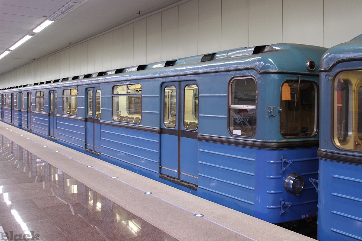 Москва. Головной вагон Еж-3 в составе поезда