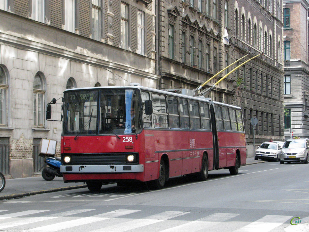 Будапешт. Ikarus 280.94 №258