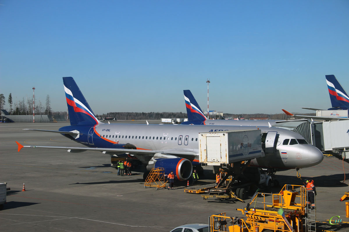 Москва. Самолет Airbus A320 (VP-BNL) Александр Суворов авиакомпании Аэрофлот