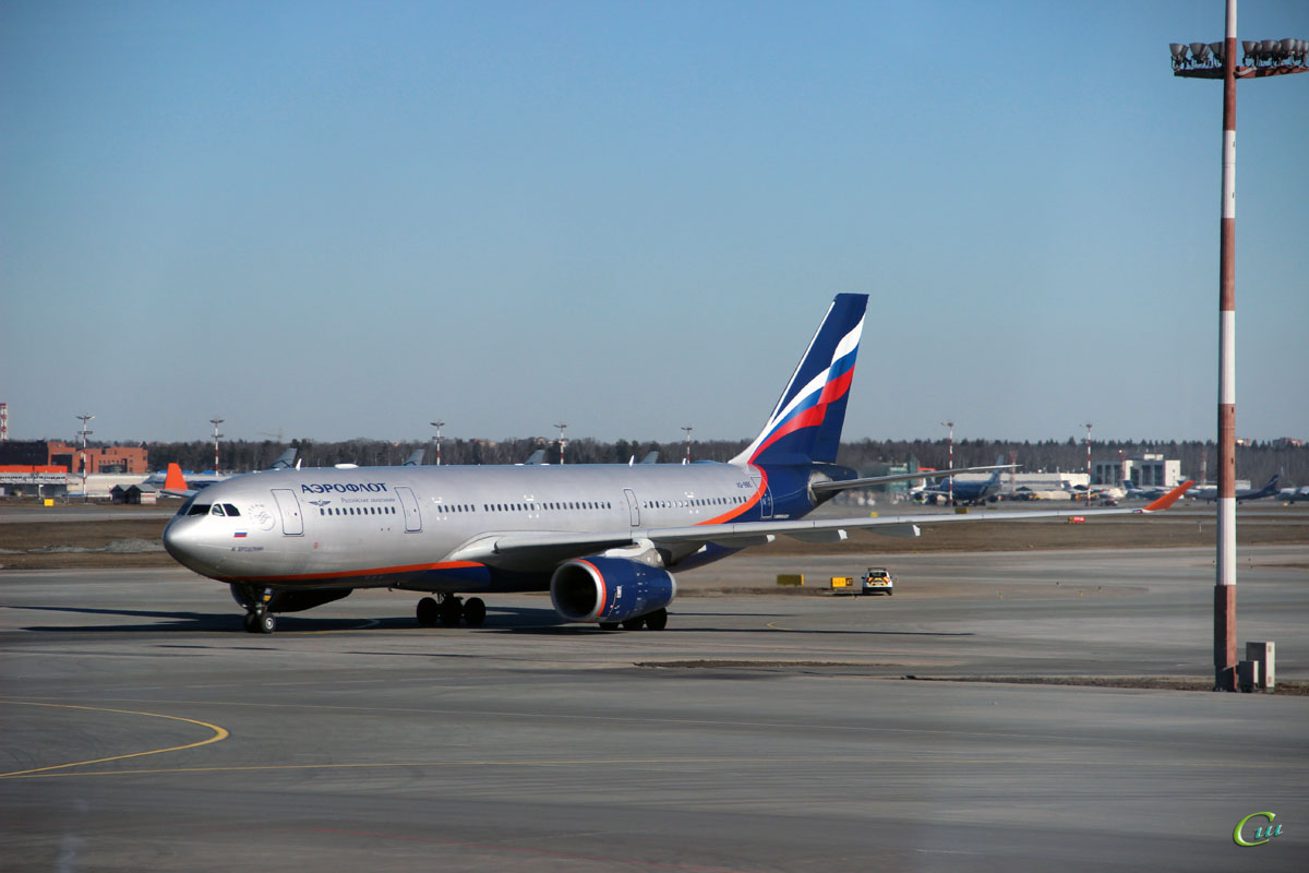 Москва. Самолет Airbus A330 (VQ-BBE) Иосиф Бродский авиакомпании Аэрофлот
