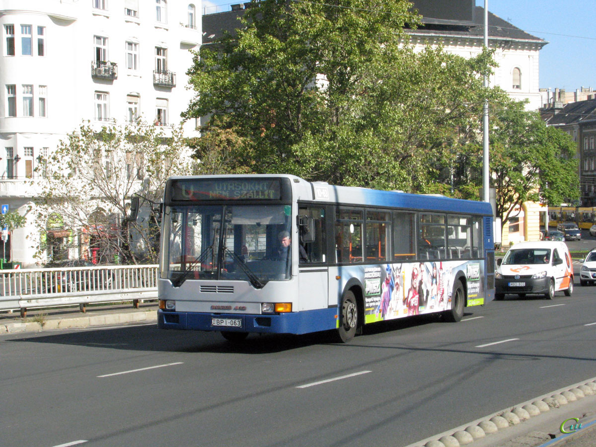 Будапешт. Ikarus 412 BPI-063