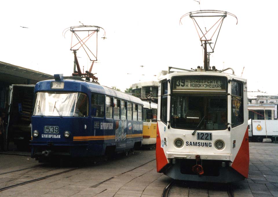 Москва. 71-608КМ (КТМ-8М) №1221, Tatra T3SU №1539, Tatra T3SU №1507
