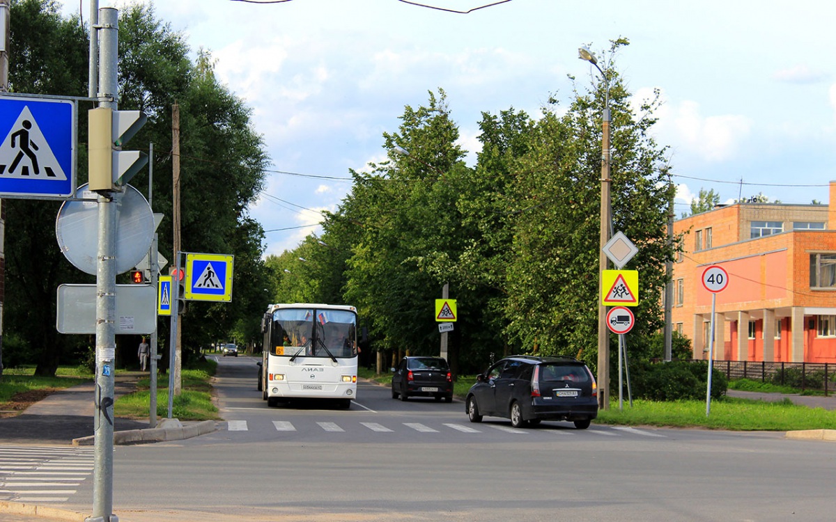 Автобус кириши городище. Кириши бульвар молодежный.