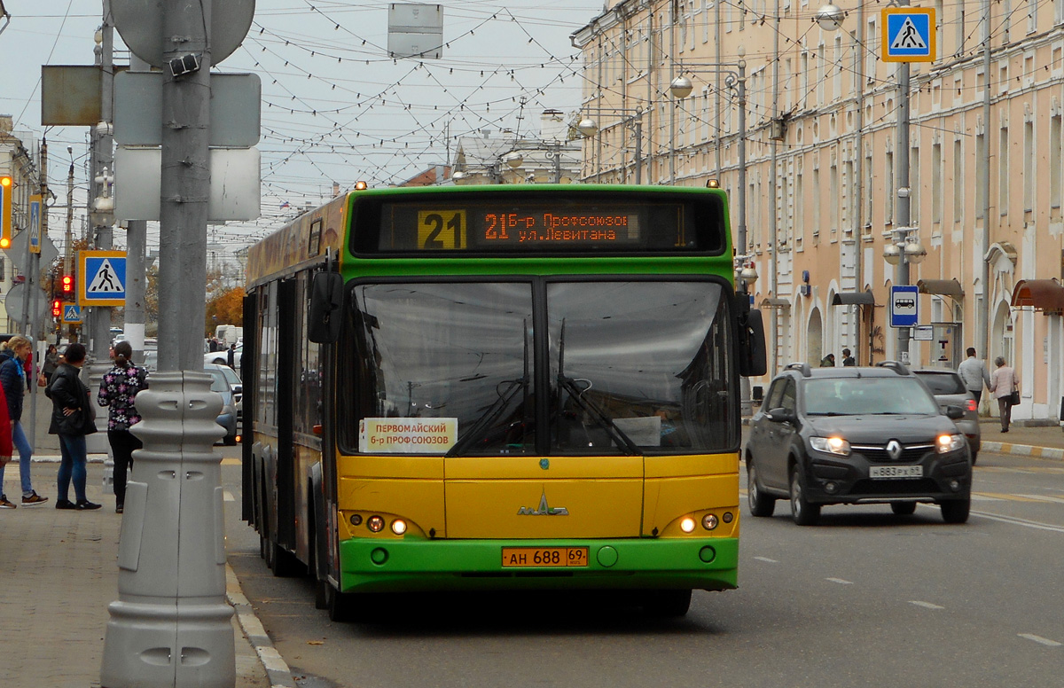 Номера автобусов в твери. МАЗ 107. МАЗ 107 Тверь. Автобус МАЗ 107 466. Тверь общественный транспорт.