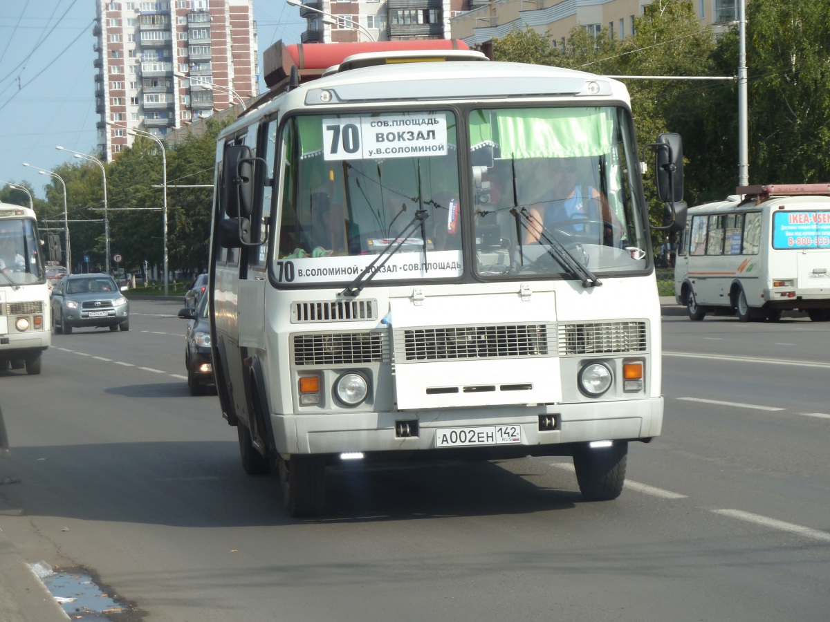 Новокузнецк. ПАЗ-32054 а002ен