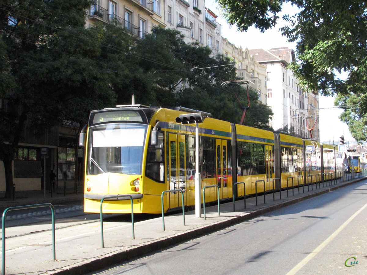 Будапешт. Siemens Combino Supra NF12B №2009
