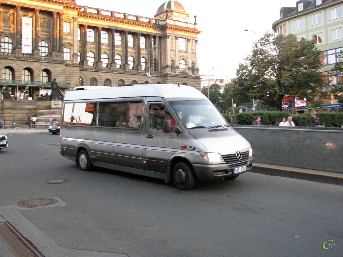 Прага. Mercedes-Benz Sprinter 6A6 0300