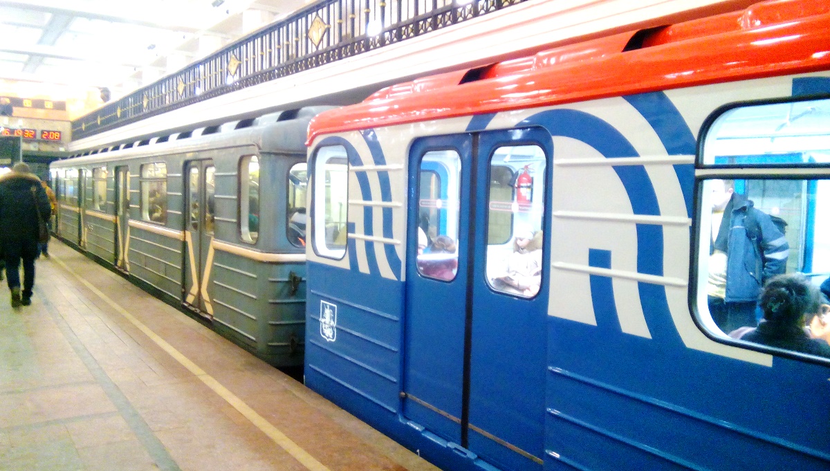 Москва. Головной вагон метрополитена 81-717