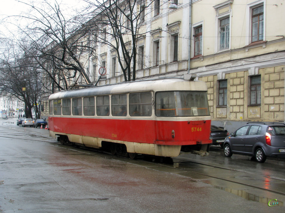 Киев. Tatra T3SU №5744
