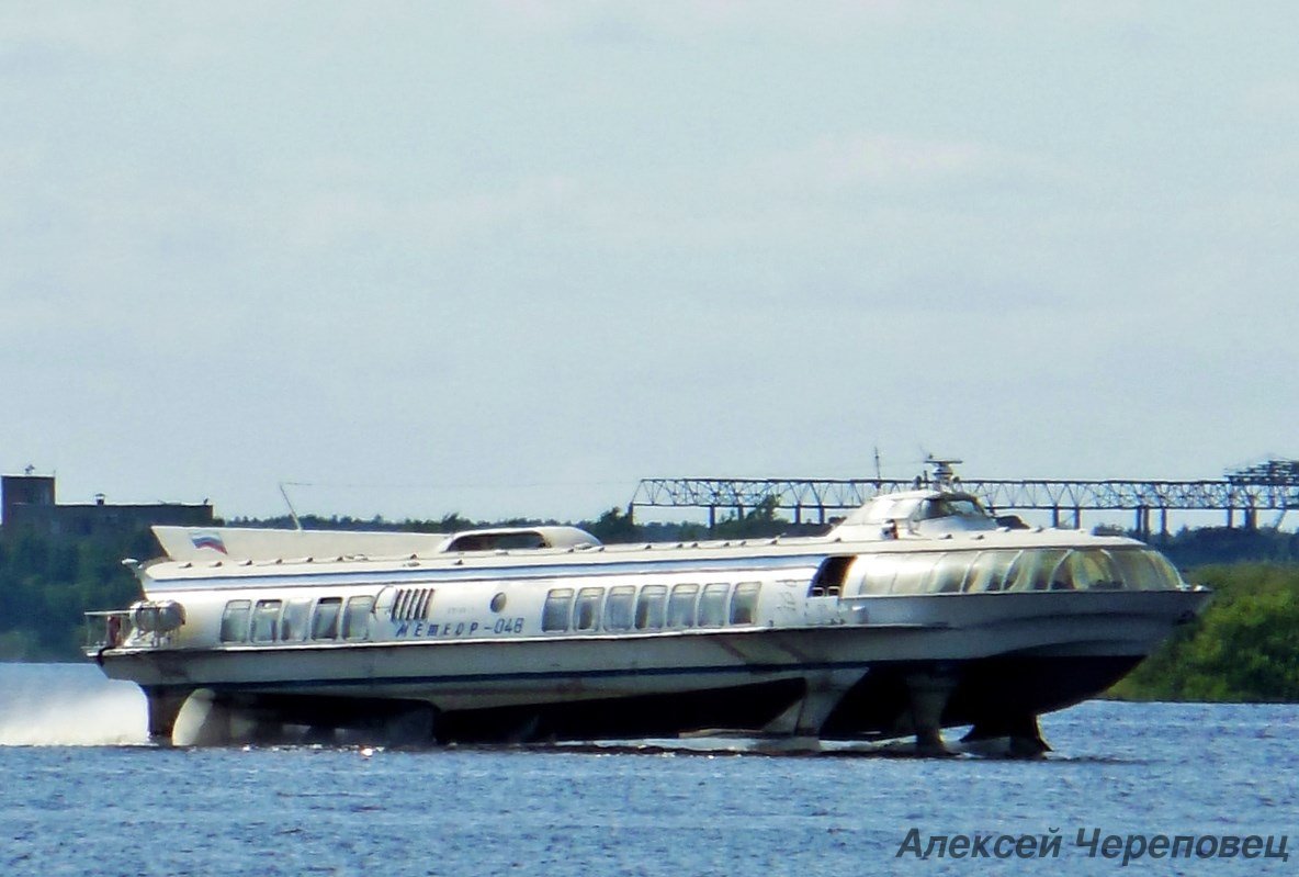 Череповец. Пассажирский двухвинтовой теплоход на подводных крыльях Метеор-048 мощностью 2200 л