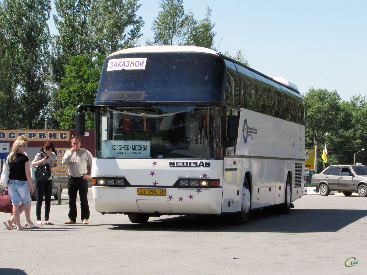 Автовокзал воронеж задонск. Neoplan Елец. Неоплан автобус в Воронеж. Neoplan 116 2005. Автобусы Задонска.