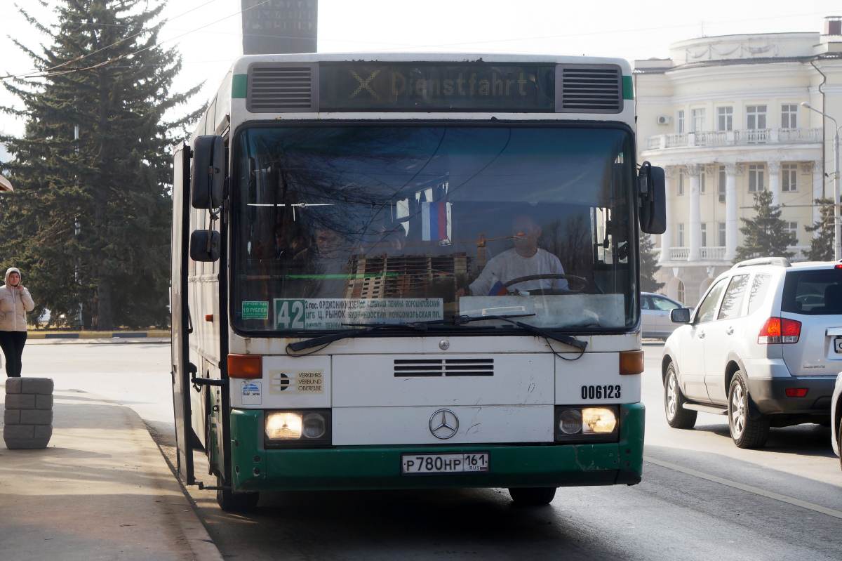 42 ростов. 42 Автобус Ростов на Дону. Мерседес 42 автобус. Маршрут 42 автобуса Ростов. Автобус 33 Ростов на Дону.