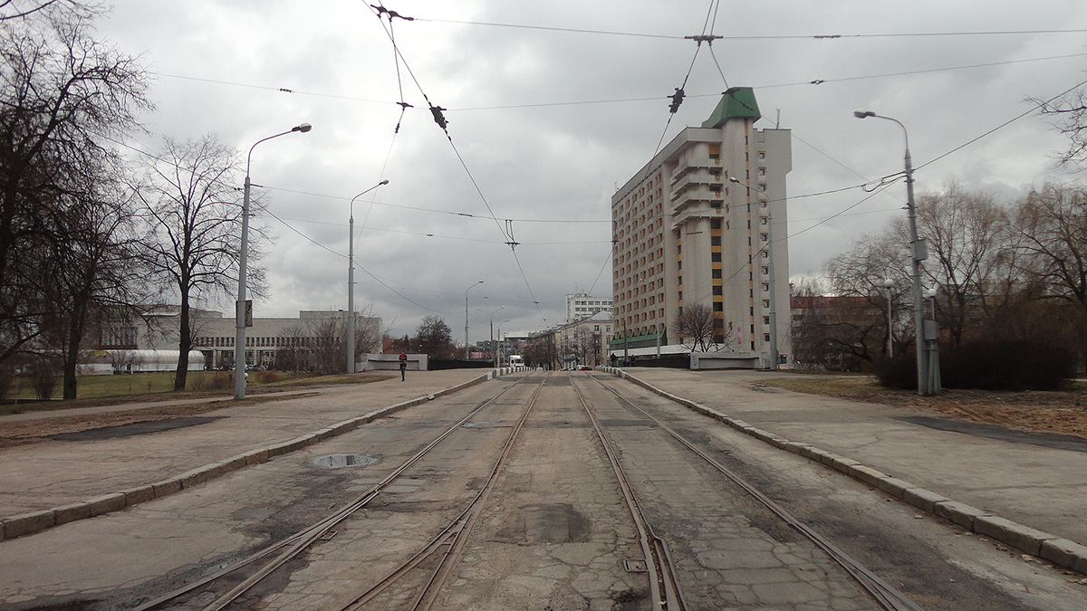 Минск. Трамвайная линия по Октябрьской улице, вид со стороны Ульяновской улицы
