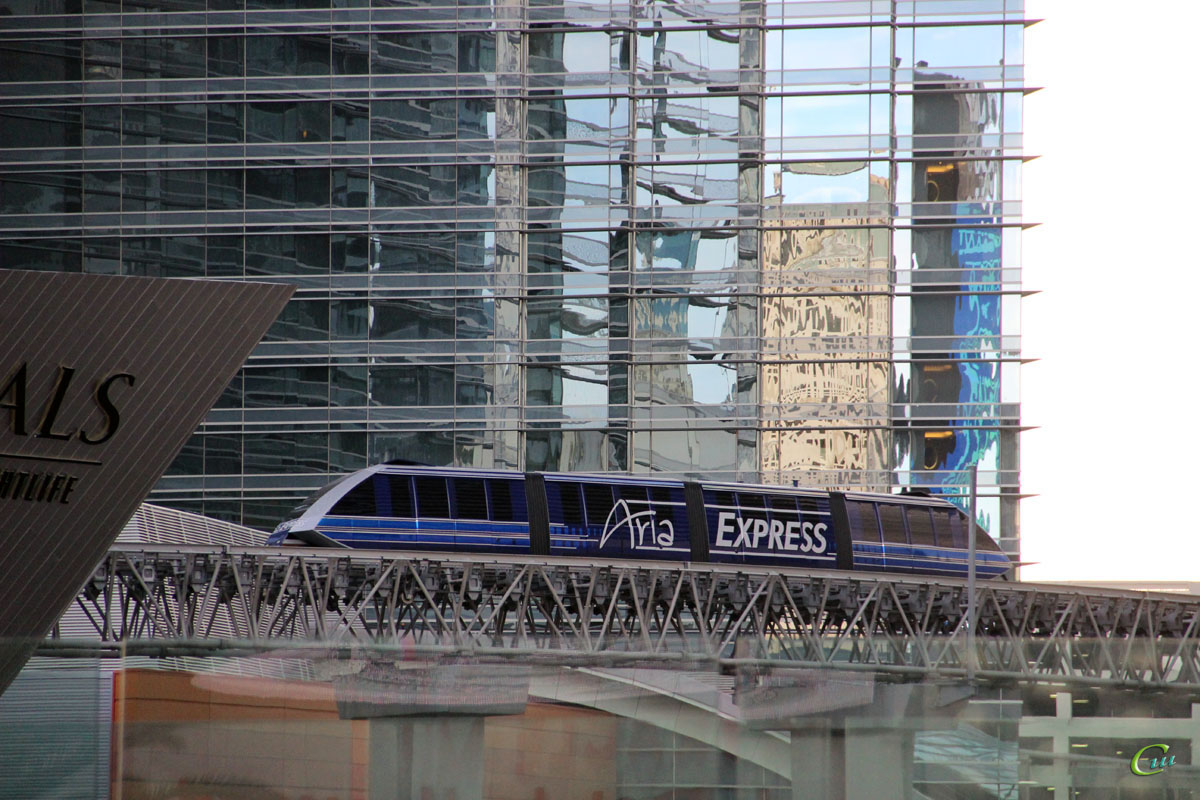 Лас-Вегас. Транспортная система Aria Express (CityCenter Tram), соединяющая отели-казино Белладжио (Bellagio) и Монте Карло (Monte Carlo)