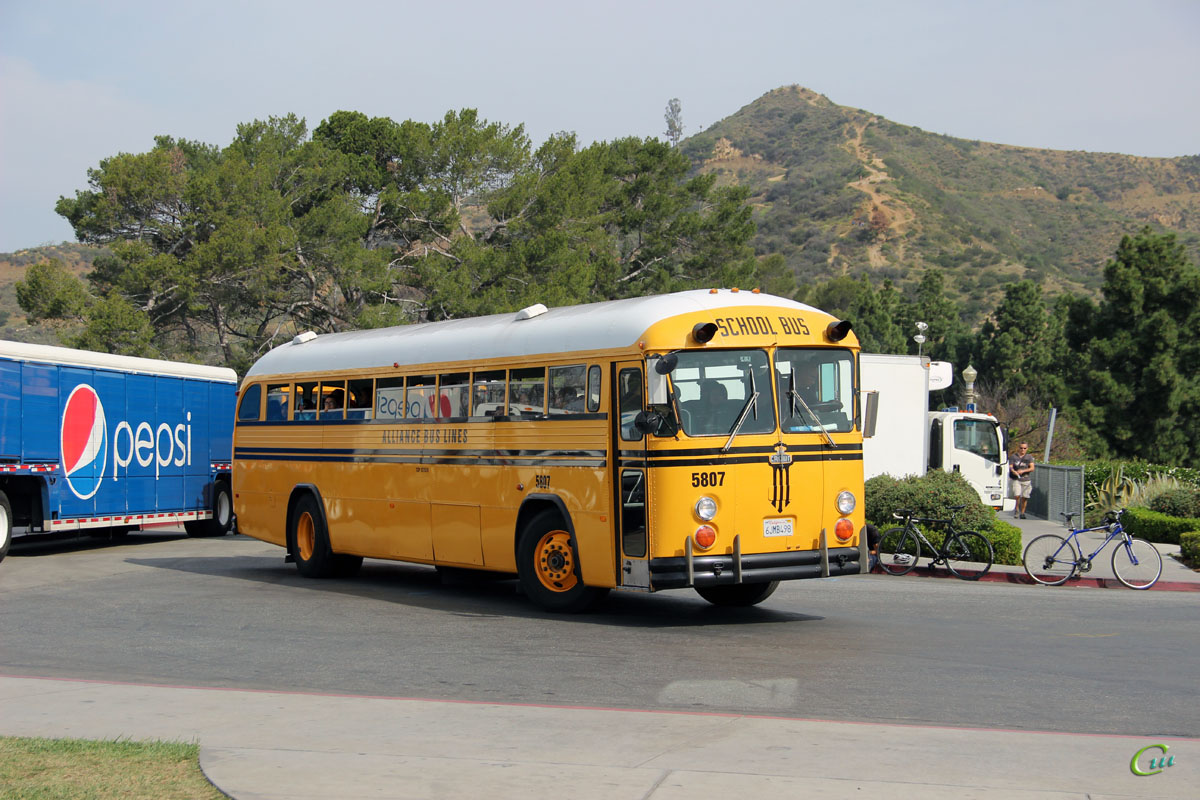 Лос-Анджелес. Crown Supercoach 6JMB498