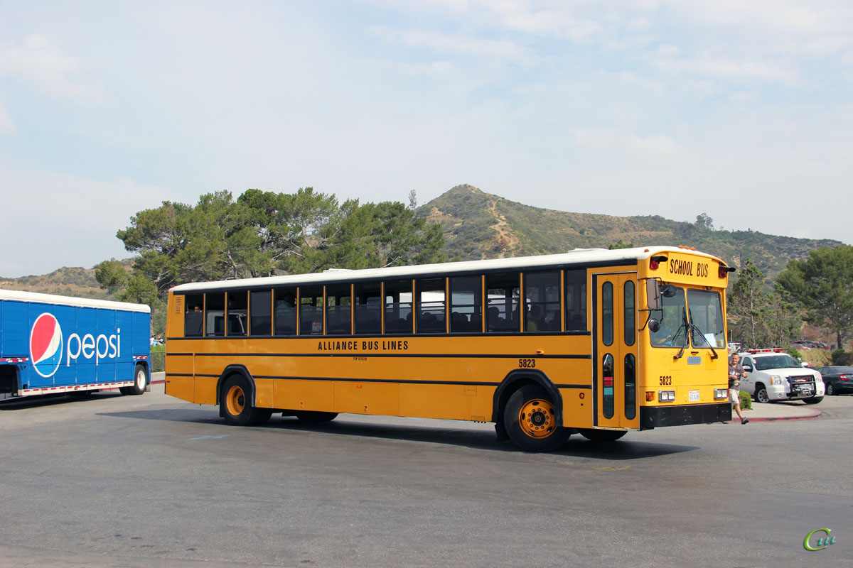 Лос-Анджелес. Gillig Phantom School Bus 6TLY498