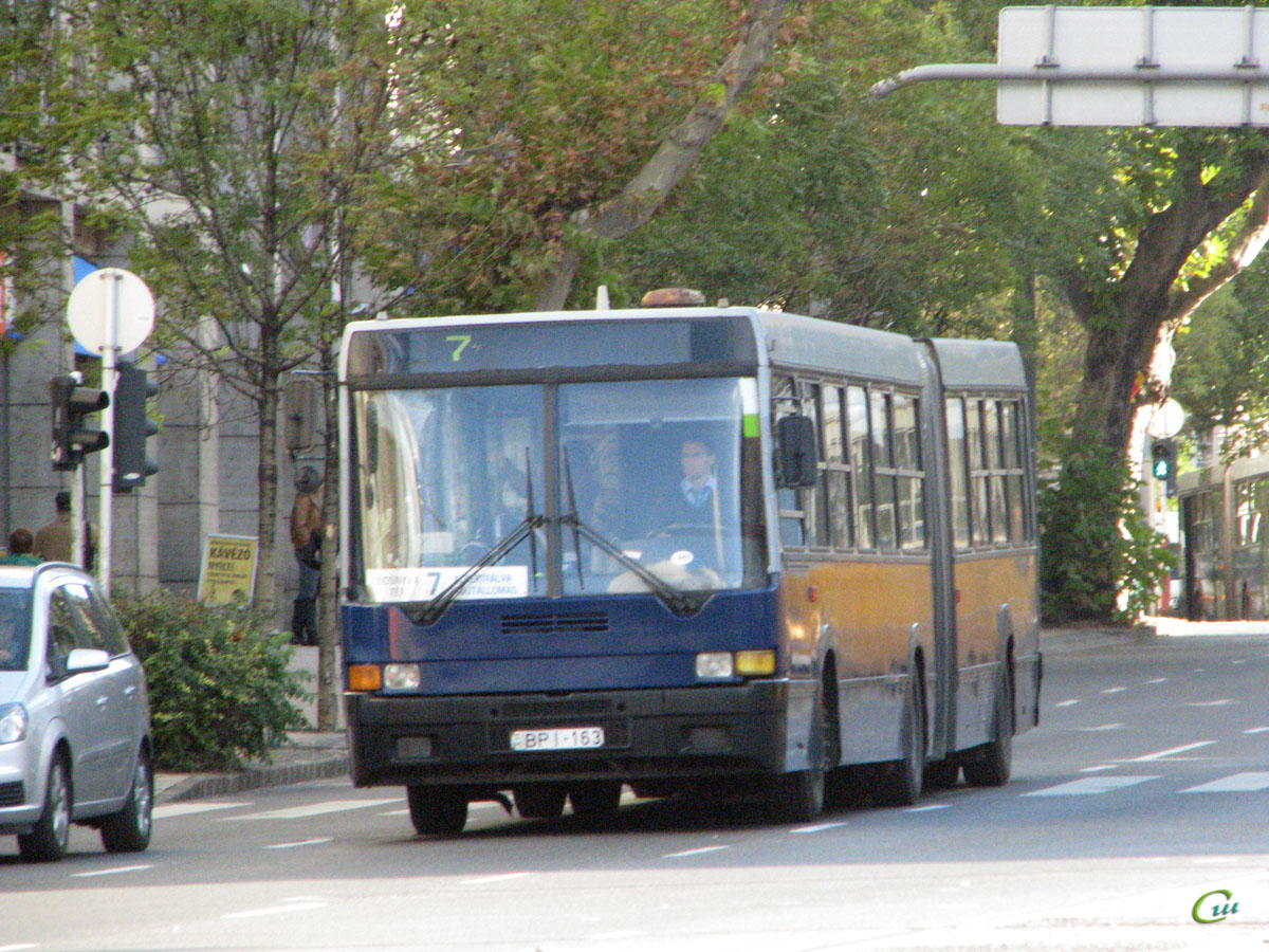 Будапешт. Ikarus 435 BPI-163