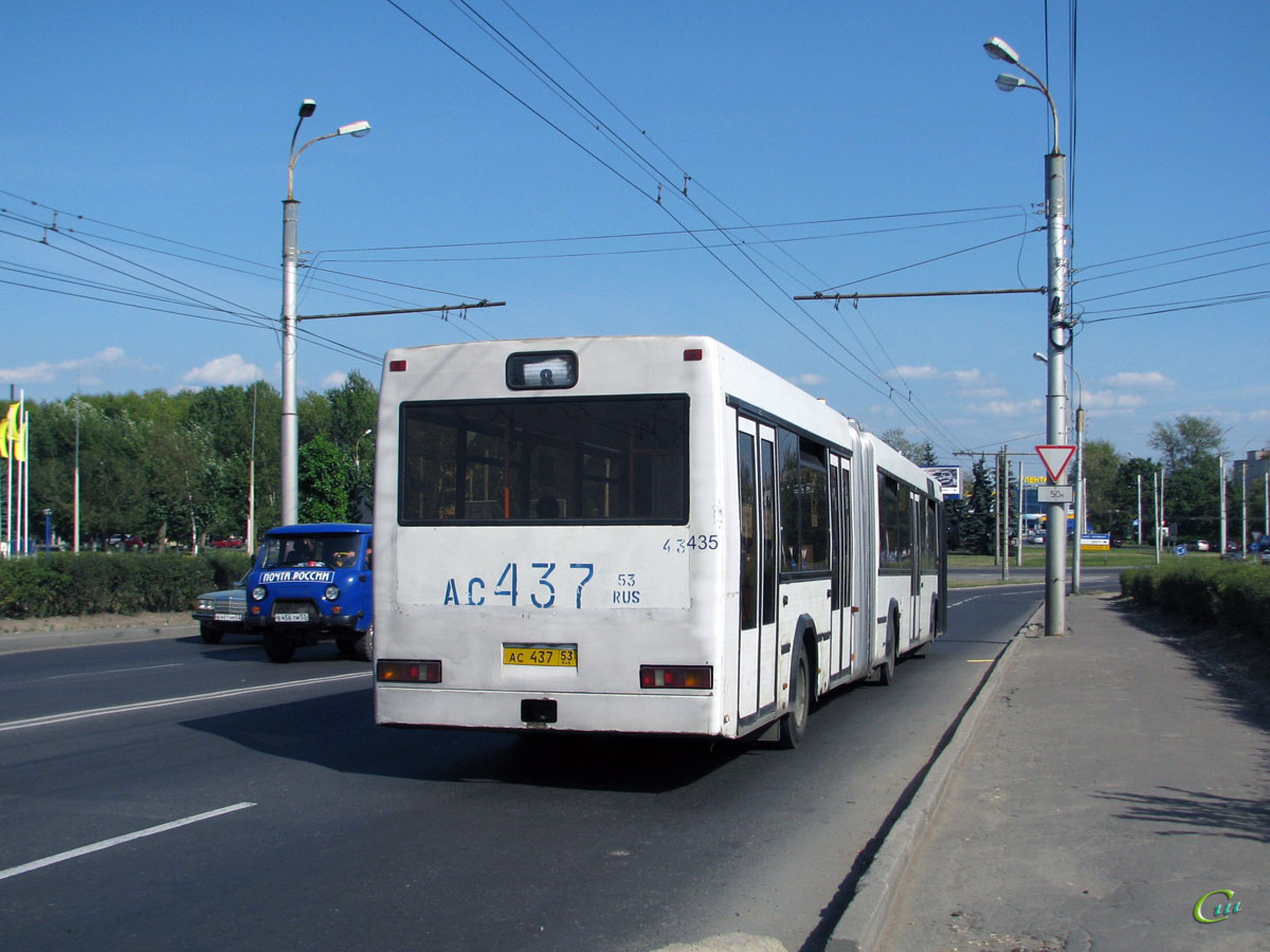 Великий Новгород. МАЗ-105.060 ас437