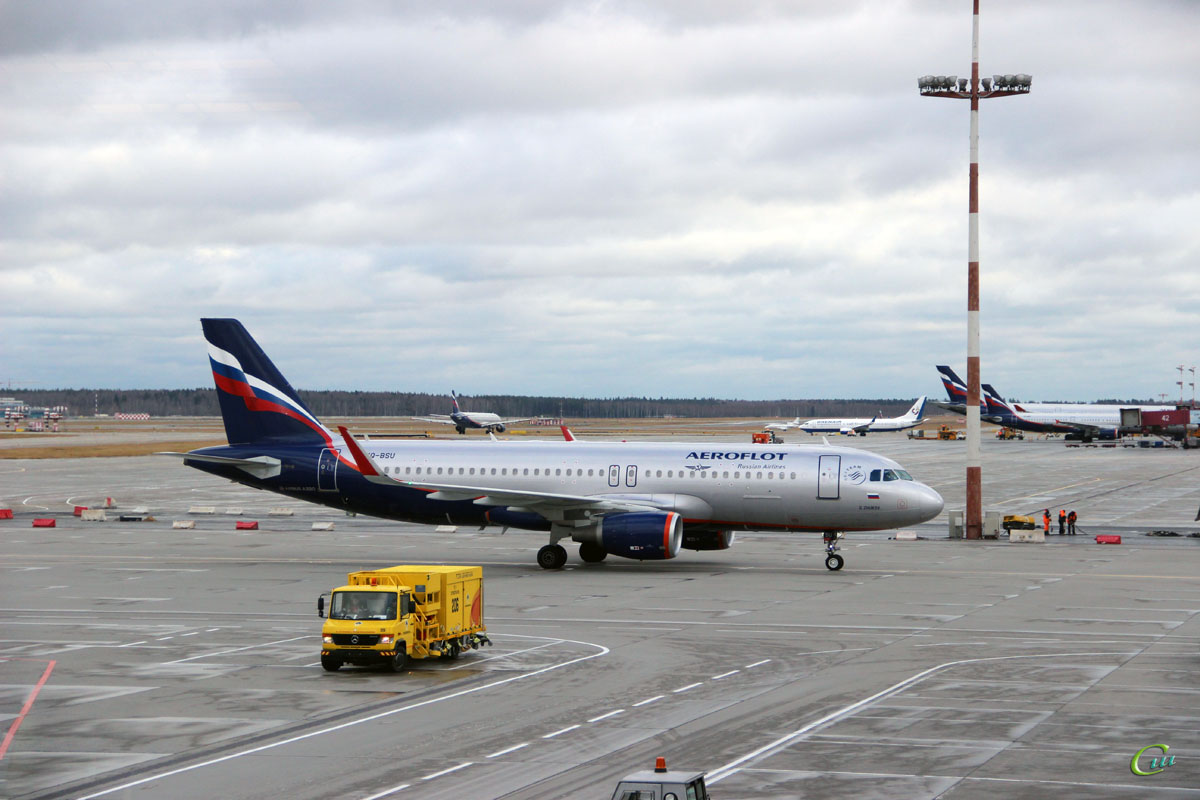 Москва. Самолет Airbus A320 (VQ-BSU) Георгий Жуков авиакомпании Аэрофлот