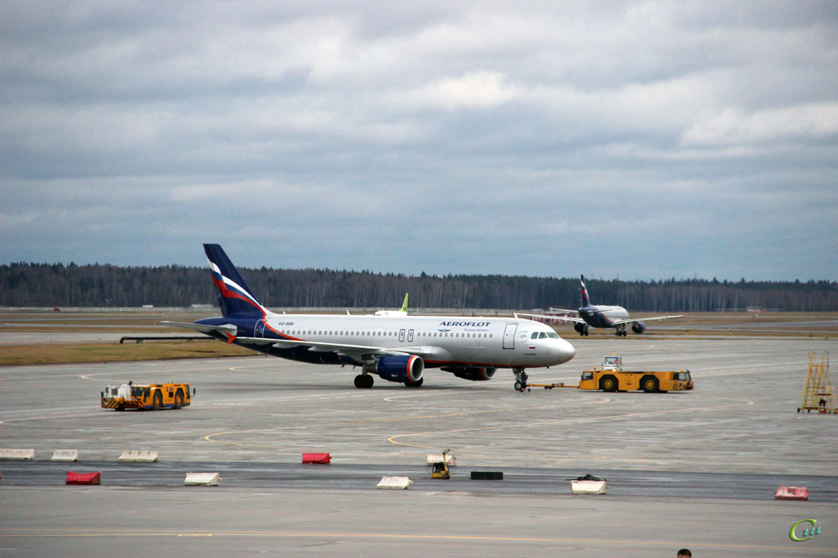 Москва. Самолет Airbus A320 (VQ-BBB) Юрий Гагарин авиакомпании Аэрофлот