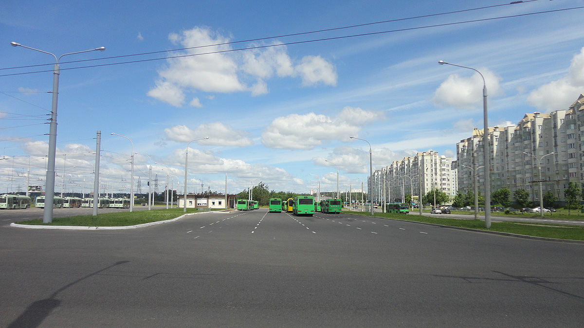 Минск. Общий вид на автобусную часть диспетчерской станции Сухарево-5