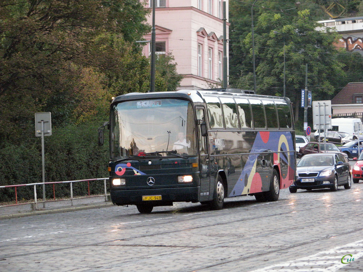 Прага. Mercedes-Benz O303 FJC-949