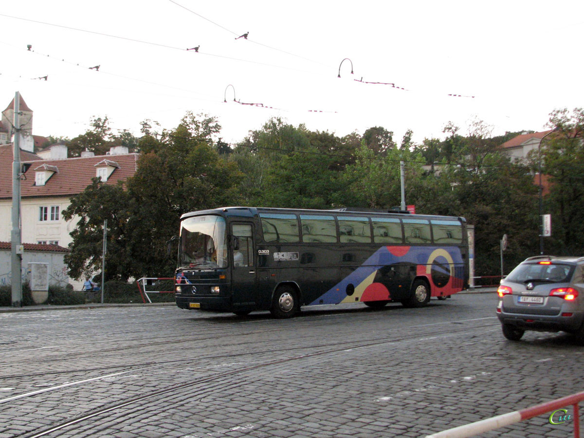Прага. Mercedes-Benz O303 FJC-949