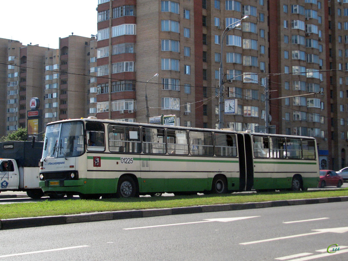 Москва. Ikarus 280.33M ан699