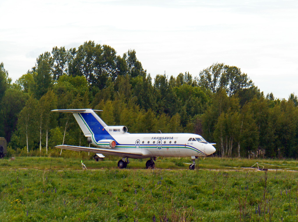 Калуга. Самолет ЯК-40 № RA-87500
