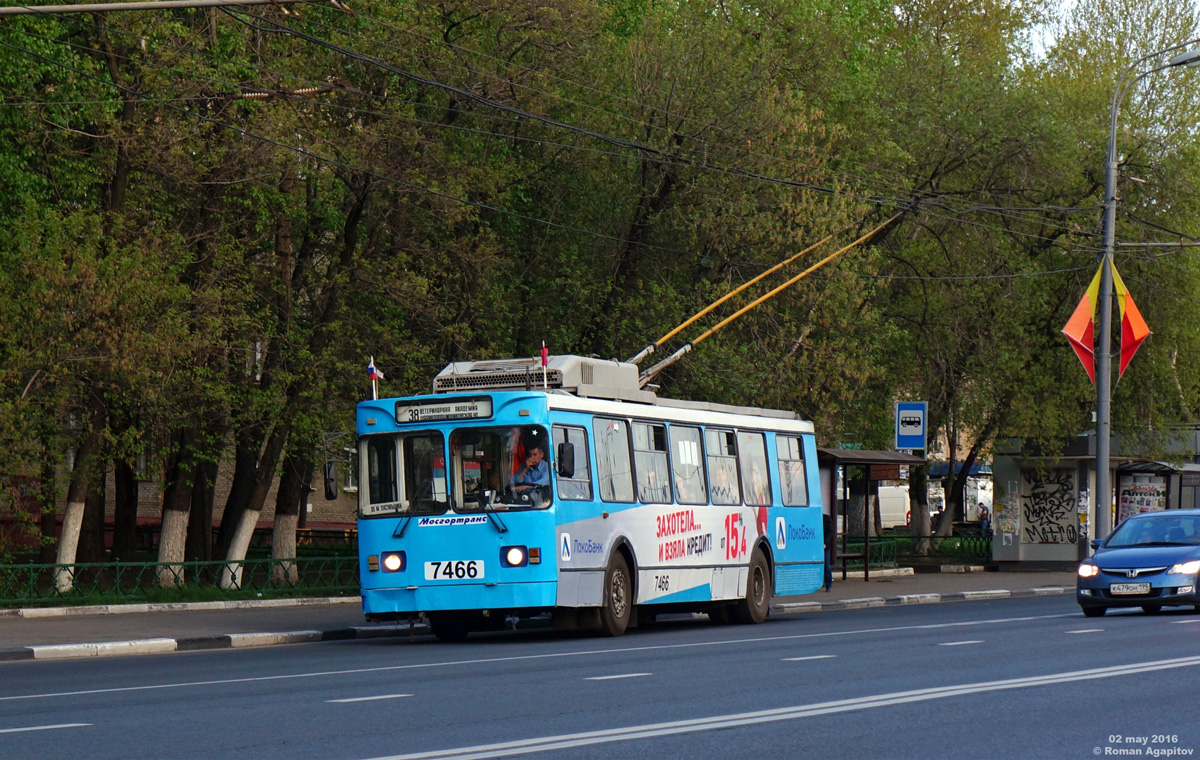 Троллейбус 38 маршрут остановки. Троллейбус ЗИУ 682гм Москва. 8-Й троллейбусный парк Москва троллейбус. Троллейбус 38 Москва. Троллейбус ЗИУ 682 гм1 7460 Москва.