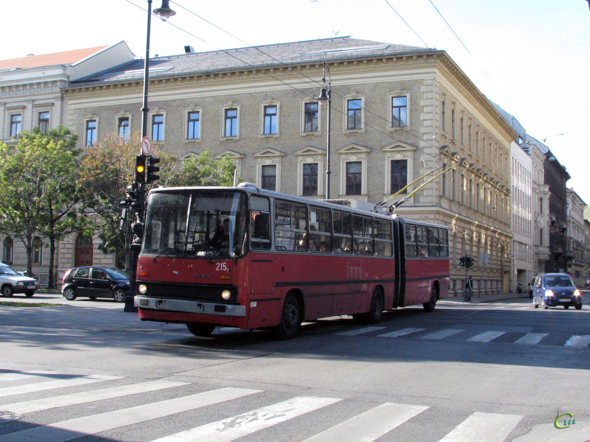 Будапешт. Ikarus 280.94 №215