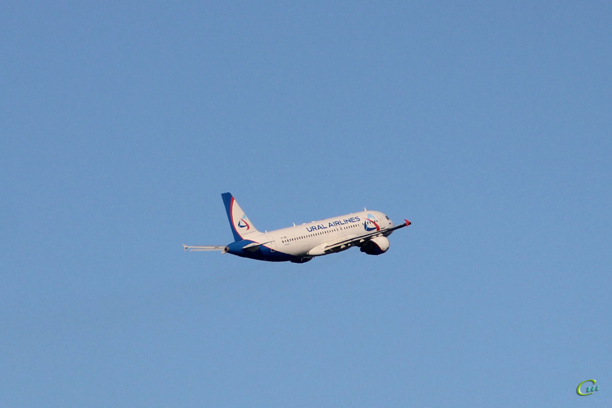 Батуми. Самолет Airbus A320-200 (VP-BIE) авиакомпании Ural Airlines взлетает из аэропорта Батуми (BUS)
