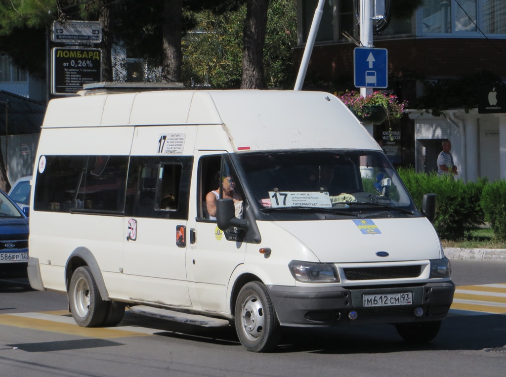 Анапа. Самотлор-НН-3236 (Ford Transit) м612см