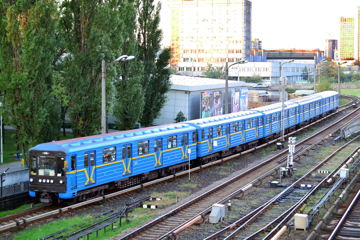 Киев. 81-717.5М (МВМ) № 2749