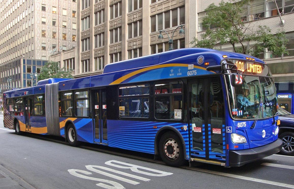 Городские автобусы и троллейбусы. Троллейбус New Flyer xt60. Автобус New Flyer d60. Автобусы Нью-Йорка. Автобусы в США городские.