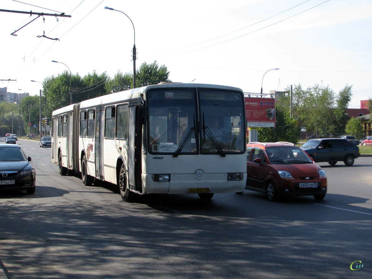 Великий Новгород. Mercedes-Benz O345G ав695