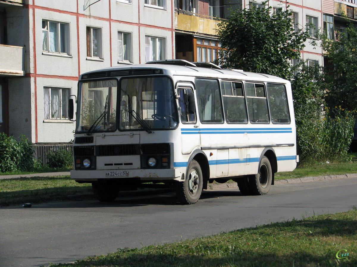 Великий Новгород. ПАЗ-3205-110 а224сс