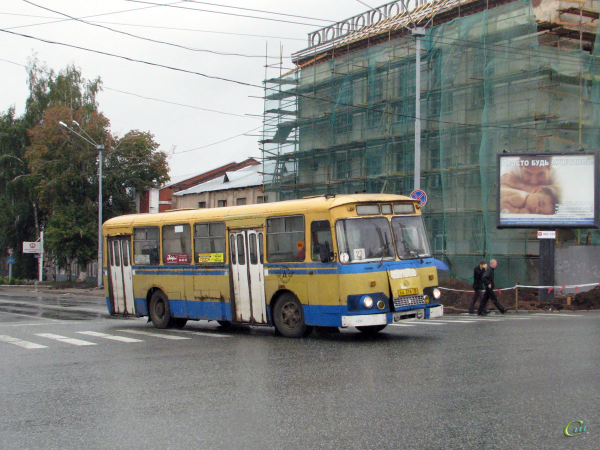 Транспорт ижевск автобус. Автобус ЛИАЗ 677 Ижевске. ЛИАЗ 677м Ижевск. Автобус ЛИАЗ Ижевск. Бело желтый ЛИАЗ 677 Ижевск.