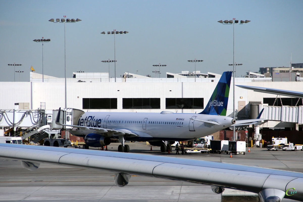 Лос-Анджелес. Самолет Airbus A321 (N946JL) авиакомпании JetBlue Airways