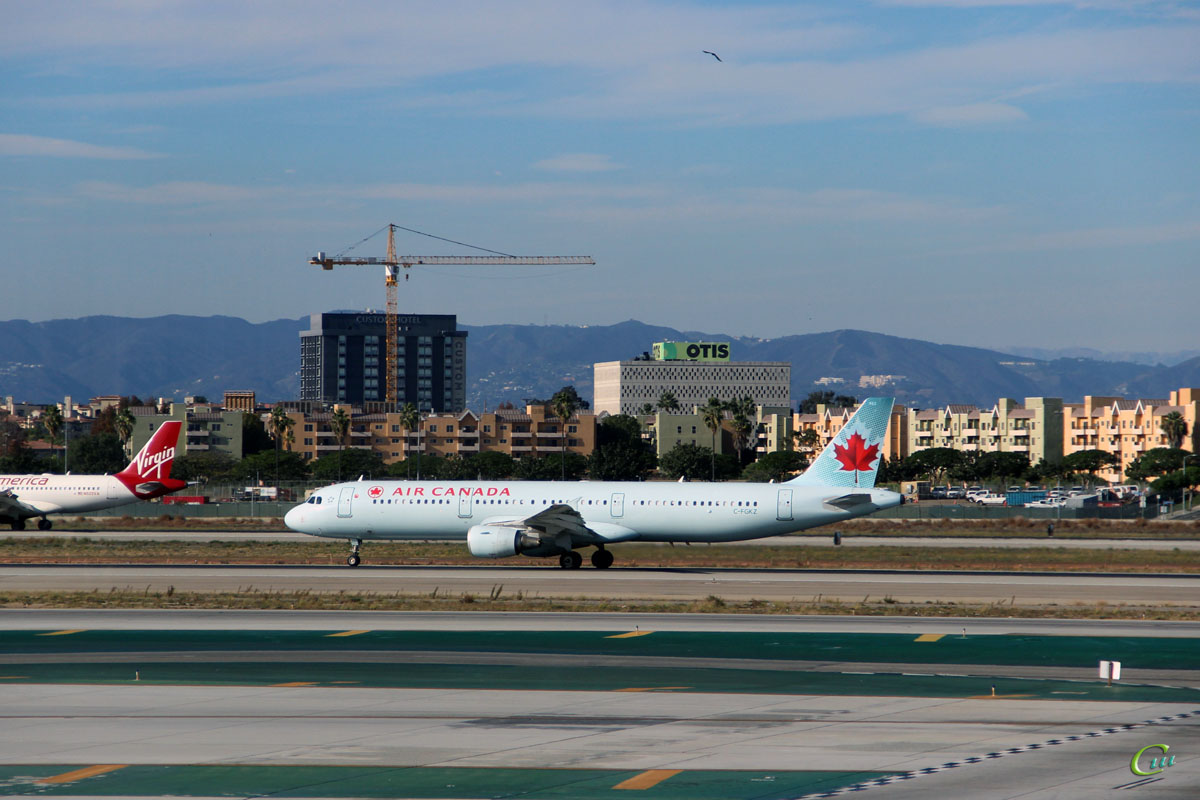 Лос-Анджелес. Самолет Airbus A321 (C-FGKZ) авиакомпании Air Canada