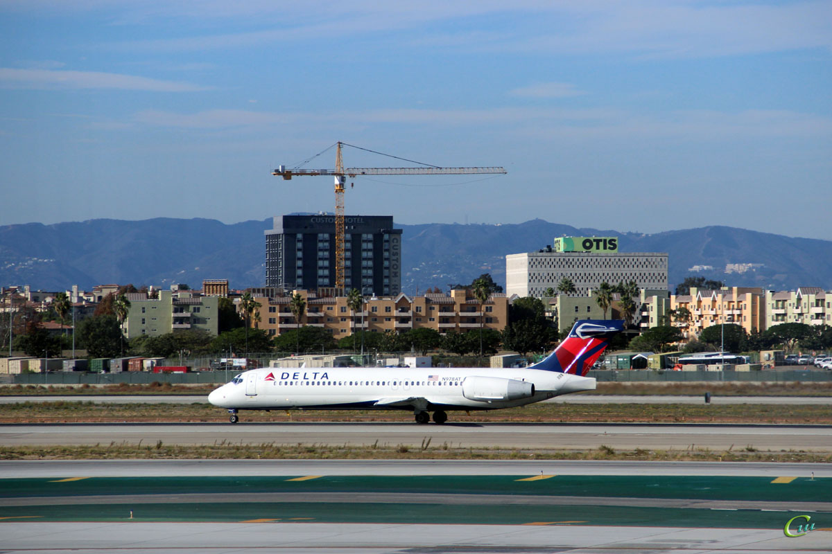 Лос-Анджелес. Самолет Boeing 717 (N978AT) авиакомпании Delta Air Lines