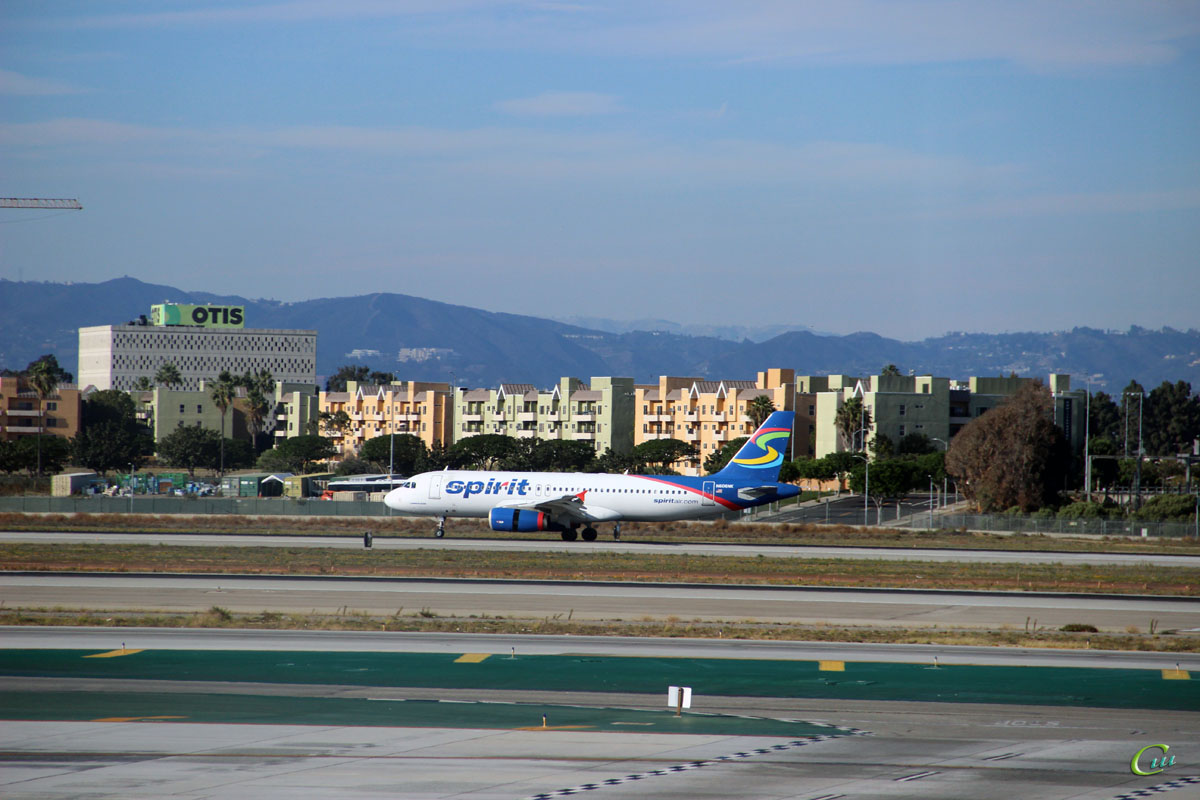 Лос-Анджелес. Самолет Airbus A320 (N606NK) авиакомпании Spirit Airlines