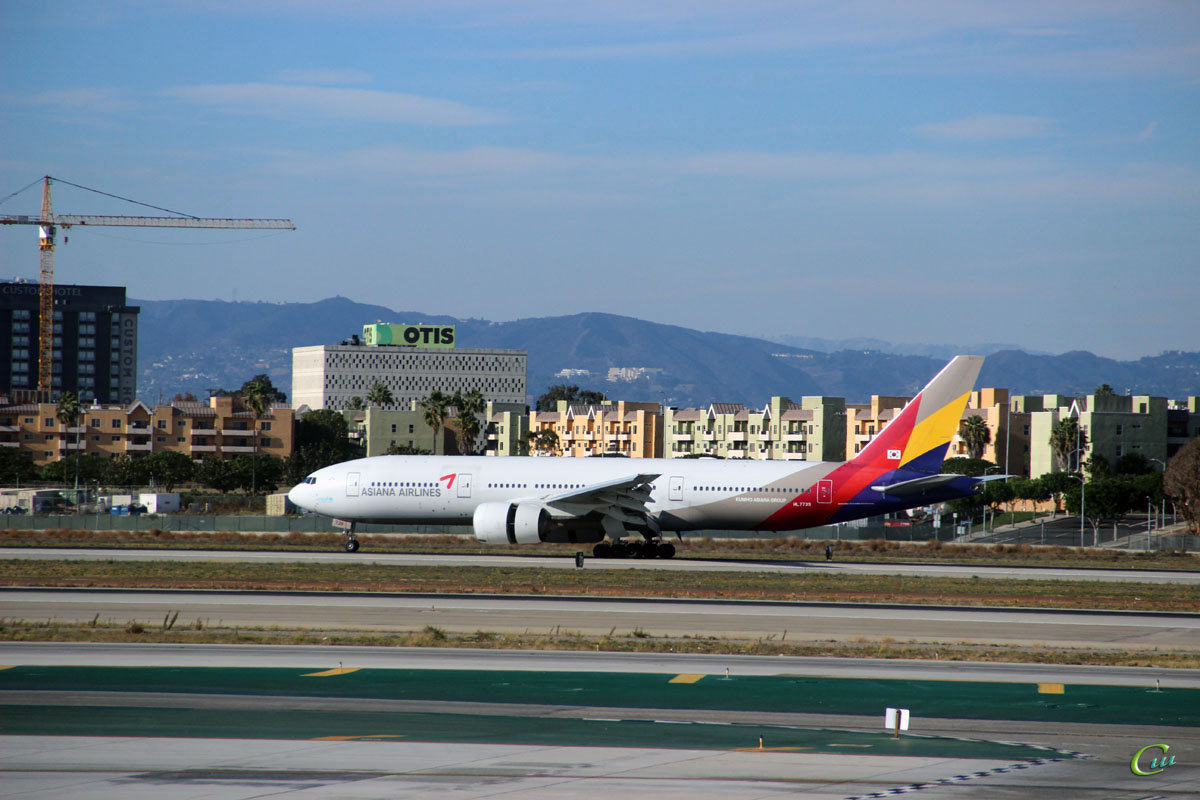 Лос-Анджелес. Самолет Boeing 777 (HL7739) авиакомпании Asiana Airlines