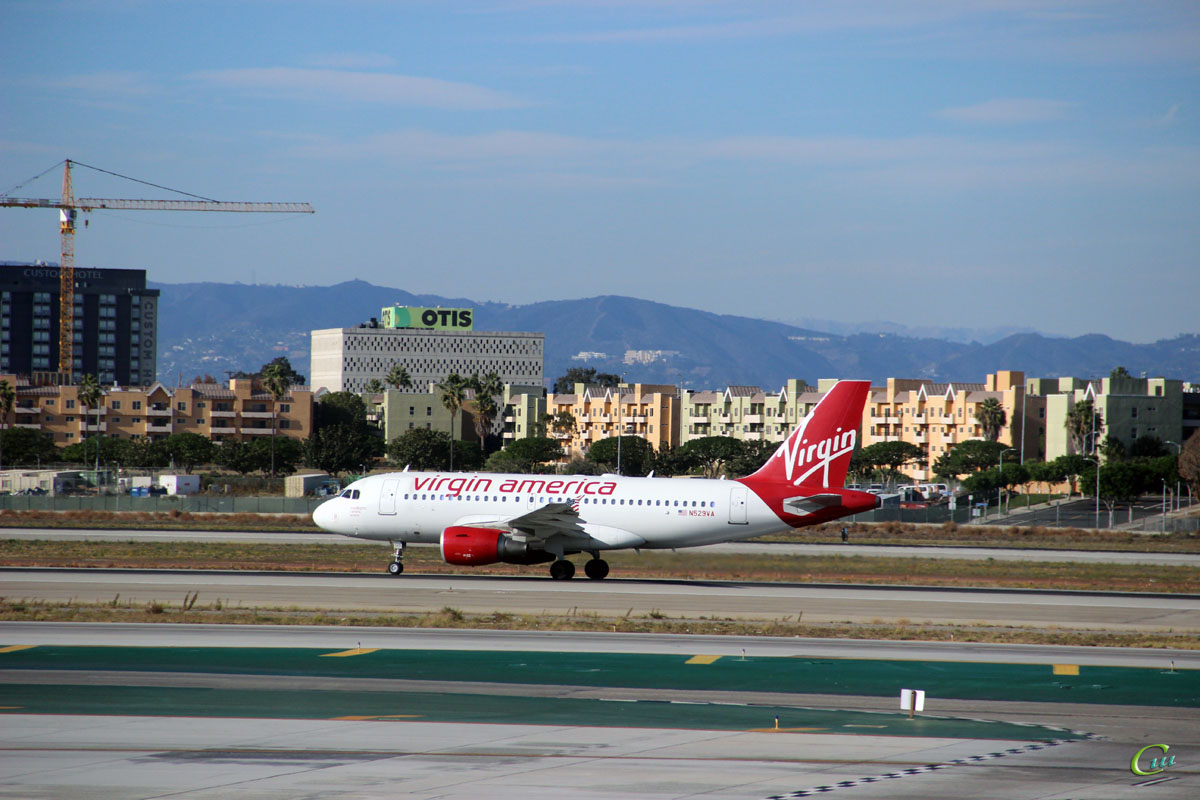 Лос-Анджелес. Самолет Airbus A319 (N529VA) авиакомпании Virgin America