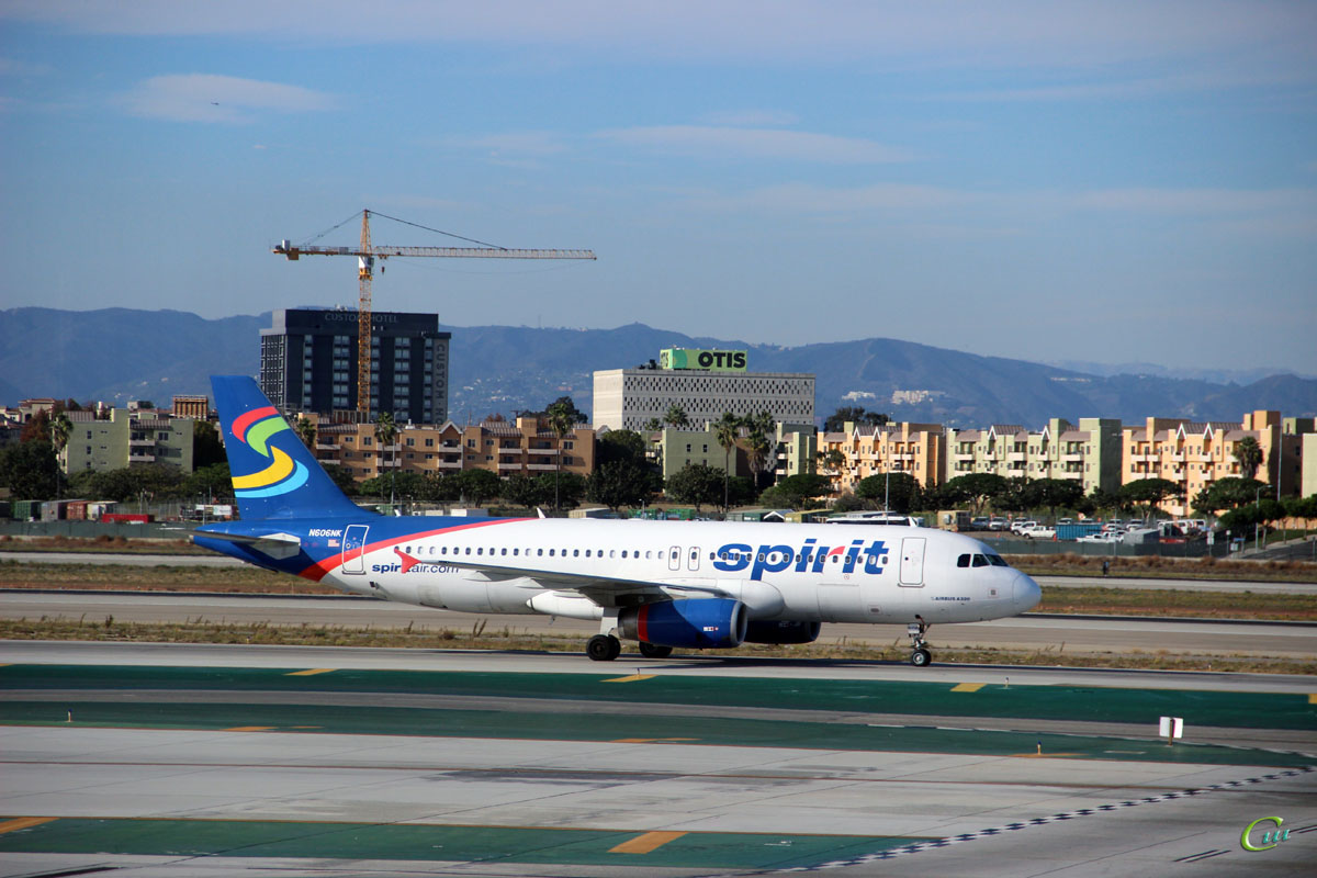 Лос-Анджелес. Самолет Airbus A320 (N606NK) авиакомпании Spirit Airlines